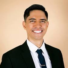 Stryder Rodenberg '25 is the Division of Student Affairs' artist in  residence this spring! Rodenberg recently gave an interactive presentation  and poetry reading at Scott Hall. He also had a book signing