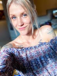 Tania Bouchard's Instagram, Twitter & Facebook