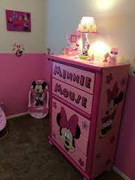 custom minnie mouse dresser chambre bebe minnie idee chambre fillette idee deco chambre enfant