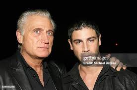 32 Photos & High Res Pictures