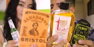 Youtuber prueba agua de Florida y otros productos del almanaque Bristol