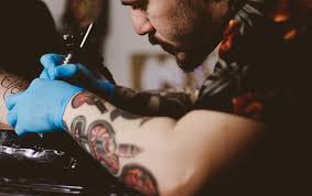 Faciles à cacher au besoin, ils peuvent être dévoilés avec un top ou un dos nu. Tatouage Epaule Femme Les 50 Plus Beaux Tatouages