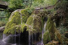 Cascadă bigăr se află în valea minisului, la jumătatea distanței dintre localitățile anina și bozovici, pe dn57b ș la jumătatea. Cascada BigÄƒr JudeÈ›ul Caras Severin Hai In Ro