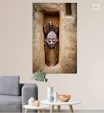 primitieve kunst in wildlands te emmen mooi gemaakt masker van houtsnijwerk in de dierentuin wildlands prachtig stukje oude cu primitieven kunst houtsnijwerk