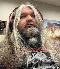 As Sting once sang “he may conceal, the King in his hand, while the memory  of it fades”. This did not end well for this gentleman who, I'm sure,  believed they were