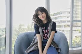 Pemain dua garis biru ini pun mendapat beragam ucapan selamat dari teman dan kerabatnya. 5 Pengakuan Adhisty Zara Soal Karier Dan Kehidupan Setelah Terkenal Halaman All Kompas Com