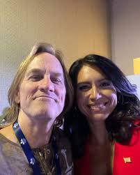 Look at who I ran into! @tulsigabbard an amazing woman. Our country is so  lucky to have her! 🇺🇸🇺🇸🇺🇸