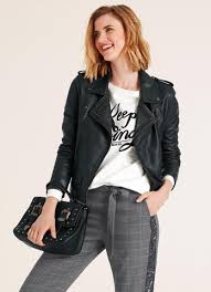 Optez pour une robe à volants bucolique. Comment Choisir Sa Veste En Cuir Les Confidences D Helline