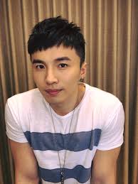 以前的工作，每天都總是都在上妝....💁 現在的工作，每天都是在裝.......🕺 #裝老闆#裝爸爸#裝矮子#裝唱歌走音