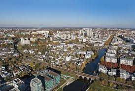 It is situated at the confluence of the ille and vilaine rivers. Rennes Climate Weather By Month Temperature Precipitation When To Go