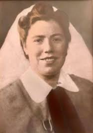 August, 1884 — 102-year-old Miss Joana Hastings (1782-1886) sits for her  photograph. She was the sister of Sir Charles Hastings (1794-1866), the  founder of the British Medical Association. She was born in