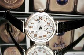 Una familia llora la muerte de su hija en un atentado suicida. Vintage Watches Archives Antique Sage