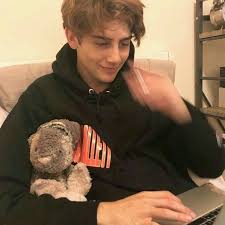Follow For More Az Tv1 Backgroundboy Explorepage Explore Backgrounds Boys افتار افتارات اولاد تريد متفاعل Cute Boys Cute White Boys Skater Boys