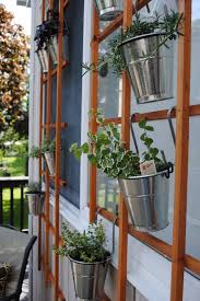 Krauter Auf Dem Balkon Pflanzen Wie Legt Man Einen Krautergarten An Balkon Pflanzen Diy Krautergarten Pflanzenrankgitter