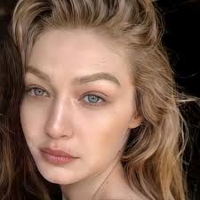 nobody looks good without makeup" Kendall Jenner, Selena Gomez, Taylor  Swift and Gigi Hadid :