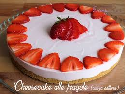 Sistemate le fragole tagliate in un pentolino con zucchero e succo di limone e cuocete a fuoco lento per 5 minuti. Cheesecake Alle Fragole Senza Cottura Easy Mum