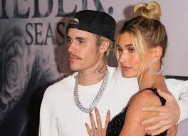Finally a good close up of hailey baldwins engagement ring. Hailey Bieber S Custom Engagement Ring Set Justin Bieber Back 500k