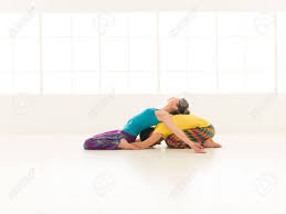 We did not find results for: Zwei Menschen Ein Mann Und Eine Frau Die Yoga Partner In Einem Weissen Fitness Studio Lizenzfreie Fotos Bilder Und Stock Fotografie Image 25581619