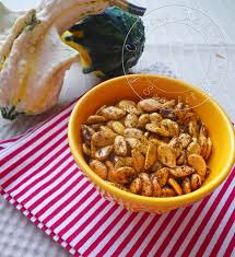 Graines De Courges Grillees Tout Est Bon Dans Le Potiron Recette Graines De Courge Grillees Graine De Courge Courge Grillee