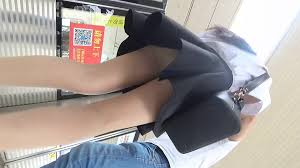 成都地鐵醫院抄底驚現無內長腿美女各式內內讓人噴血幻想扒下推到啪啪高清1080P版(17)