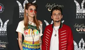 Dubbed the king of pop. Copiii Lui Michael Jackson Ii InvestigheazÄ Pe Wade Robson Èi James Safechuck Cei Care L Au Acuzat Pe Regele Pop De Abuz Sexual Elle Ro