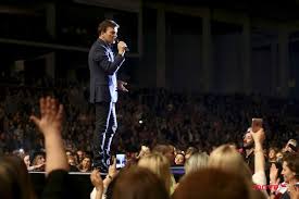 The prince of the 80s. Tony Carreira Apresenta Novo Album Em Concerto Com Convidado Especial Movenoticias