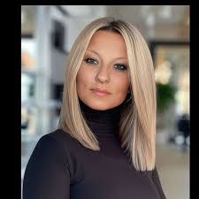 Laura Sledge's Instagram, Twitter & Facebook