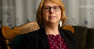 Michelle Slade recalls helping woman out of burning house