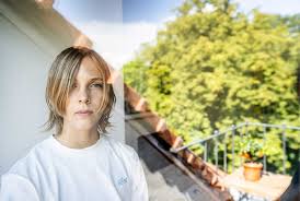 Een van de moeilijkste dingen die ik doe. Marieke Lucas Rijneveld Geboren In Nieuwendijk Hoort Nu Al Bij De Literaire Wereldtop Oosterhout Bndestem Nl