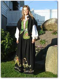 She chose the bunad from amli, and i think it'll be a fantastically flatterin… Karmoy In Rogaland This Must Be The Bunad Traditional Costume On Karmoy Island Rogaland Norway Very Different From The Hallingd Wikinger Kleidung Trachten