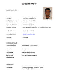 Es un documento que resume los datos personales, académicos y laborales de una persona. Modelo Curriculum Vitae 2016 Peru Curriculum Vitae Curriculum Resume Examples