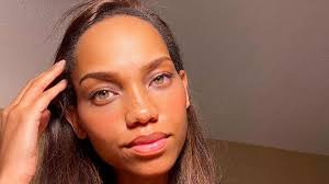 Mum spends £5,000 getting her forehead shortened after hiding behind fringe  for 10 years