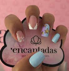 En este diseño, te recomiendo que uses tonos fuertes, esto hace que a pesar de su tamaño, terminen por verse encantadoras. Pin En Disenos De Unas