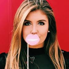 Abby Robertson's Instagram, Twitter & Facebook