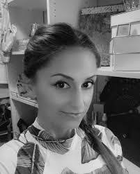 Jen Howell's Instagram, Twitter & Facebook