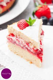 Erdbeer Sahne Torte Mit Vanille Biskuit Teig Vegan Fruhling Kuchen Veganer Erdbeerkuchen Vegane Kuchenrezepte