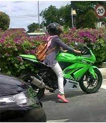 Cewek cantik naik ninja 250 jari jari. Ilmu Pengetahuan 6 Foto Wanita Cantik Naik Motor Ninja