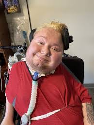 Dennis Pullen's Instagram, Twitter & Facebook