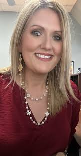 Hi! I'm Sarah Thomason. Welcome to Hillary Lemonds' online style party🥳  I'm so excited that you dropped in and I can wait to share some style tips  with you. Here is a