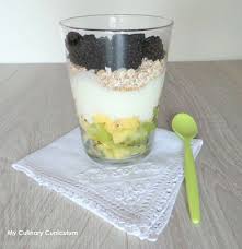 Yaourt Aux Fruits Sirop D Erable Et Flocons D Avoine Fruit Yogurt Maple Syrup And Oatmeal Yaourt Aux Fruits Alimentation Sirop Erable