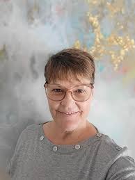 Great hair stylist for pixie cuts?