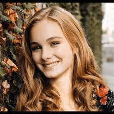 Julie Checketts's Instagram, Twitter & Facebook