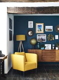 Gambar kamar tidur di atas menggunakan warna coklat muda dan putih yang cerah dan netral sebagai dasar. Makna Inspirasi Kombinasi Warna Cat Tembok Rumah Anda