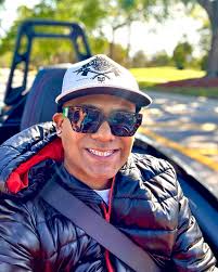 Henry Vera's Instagram, Twitter & Facebook