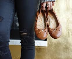 Flats felicia en cuero de color negro de sam edelman con un lazo en la parte delantera y puntera redonda. Sam Edelman Felicia Flats In Saddle Leather One Year Use Review Raincouver Beauty