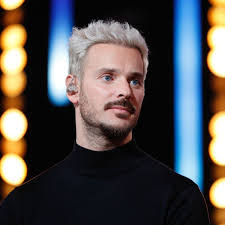 M. Pokora : ce célèbre chanteur devenu "un grand ami" grâce aux Enfoirés