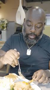 If it’s good, I’ll tell you. If it’s not, I’ll tell you. This fried chicken  was some of the best fried chicken I’ve ever had at a restaurant. Period.  It’s #SouthernKitchen in Richmond, VA. Heeeeeey, ...