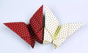 Eine einfache origami faltanleitung wie man selber box, schachtel aus papier basteln kann. Origami Schmetterling