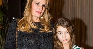 Van 2015 tot en met 2019 speelde de mol een hoofdrol in haar zelfbedachte serie familie kruys. Leuk Dat Modellenwerk Van Je Kind Maar Scholing Is Belangrijker Praat Mee Telegraaf Nl