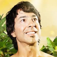 Arj Barker Wants Flight Of The Conchords To Know He's Available For Their  Movie